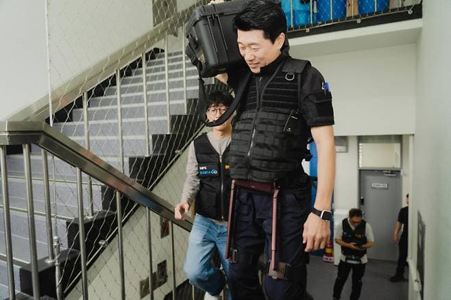 10㎏ 장비 든 과학수사대 요원들 "몸이 가뿐해요" 비결은?